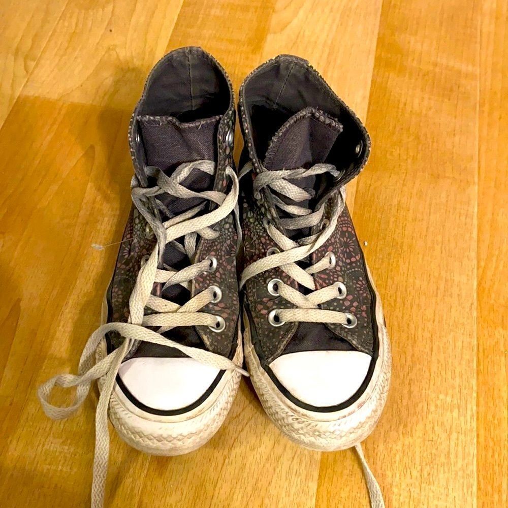 Women’s Hightop Converse Size 5 - Picture 3 of 7
